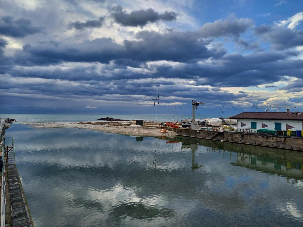 Bilocale Climatizzato A 850M Dalla Spiaggia Casa Katia Marina di Massa Eksteriør billede